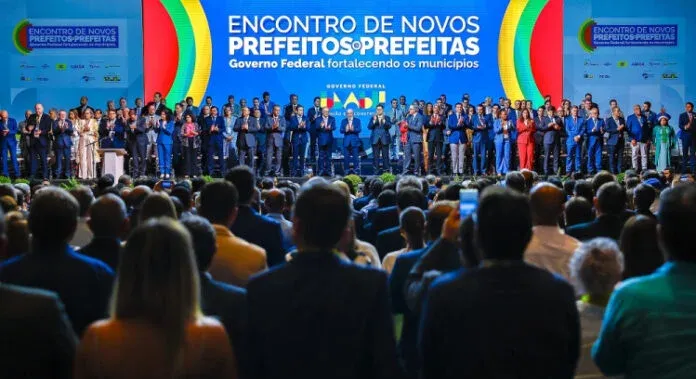 Lula Inaugura Encontro com Prefeitos e Busca Fortalecer Relação com Municípios
